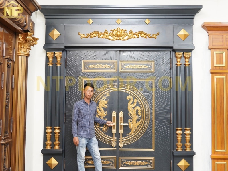 Cửa biệt thự NSF2M3 2 cánh cao cấp 5 Hình ảnh thực tế cửa biệt thự NSF2M3