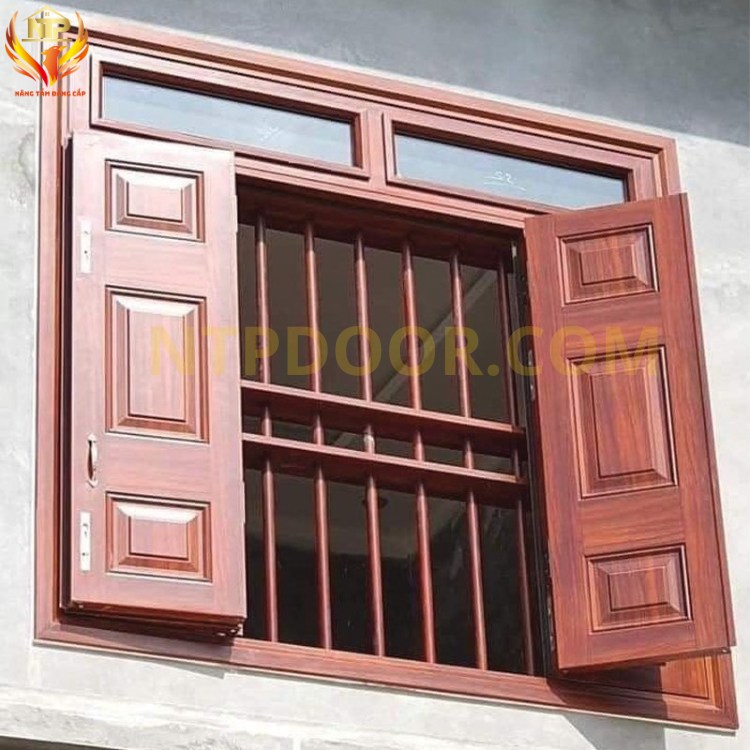 Cửa sổ 4 cánh có ô thoáng giúp lấy sáng tự nhiên 