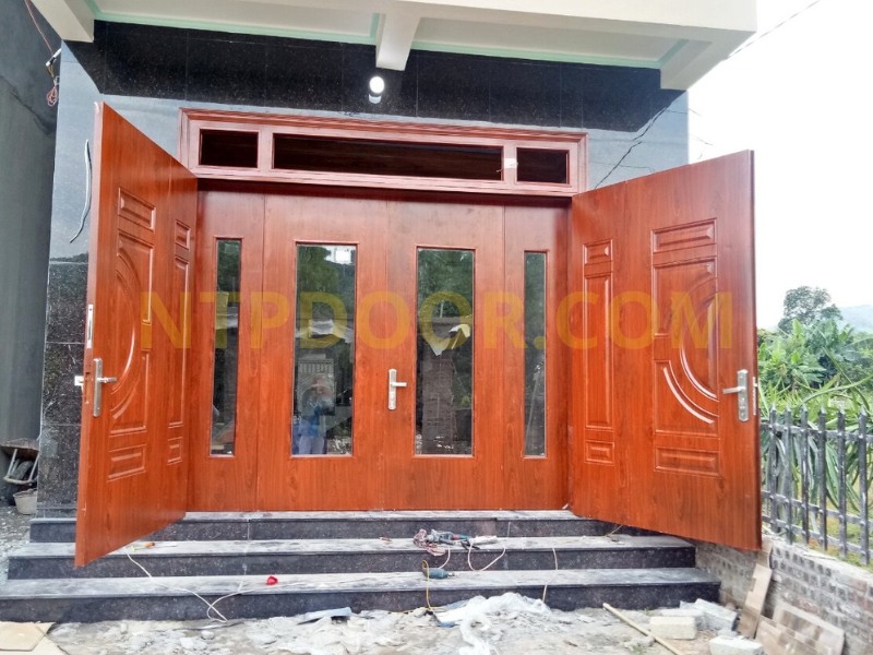 Báo giá cửa thép vân gỗ tại Bắc Ninh - 10+ mẫu mới nhất 11 Cửa thép vân gỗ đặc biệt 2 lớp, 1 lớp huỳnh và 1 lớp kính được NTP lắp đặt