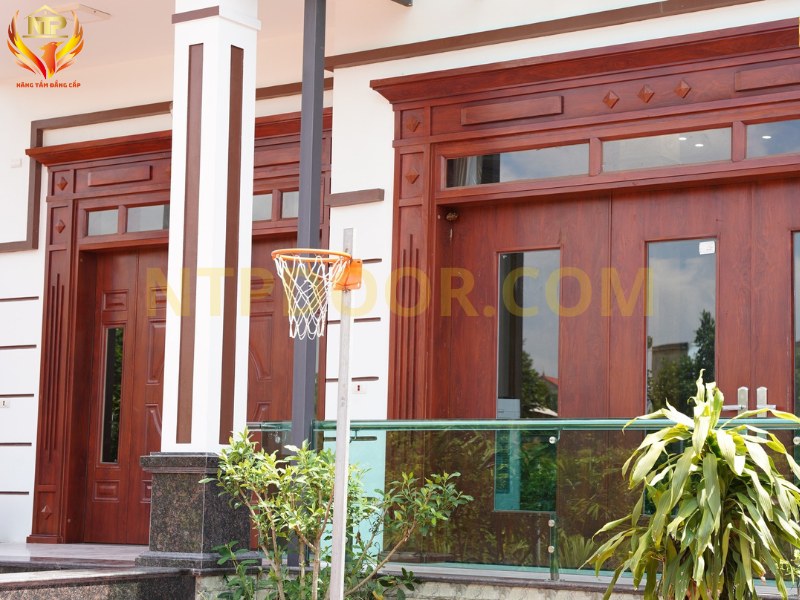 Lắp đặt cửa thép vân gỗ cho nhà dân ở Bắc Giang