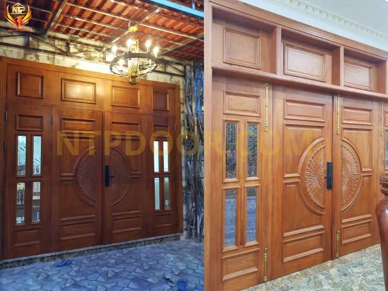 Cửa thép vân gỗ và cửa gỗ có gì khác nhau? Tìm hiểu ngay 2 Cửa gỗ tự nhiên lắp đặt làm cửa chính, cửa đại nội