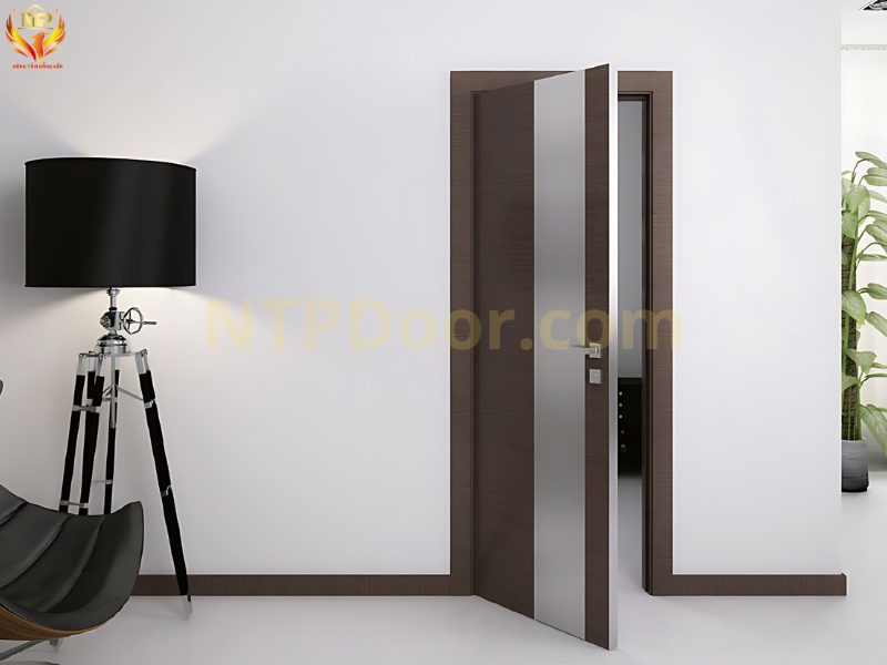 15+ Mẫu cửa thông phòng đẹp, hiện đại, ưa chuộng 2024 7 Cửa thép thông phòng giả gỗ chắc chắn đem đến sự hiện đại, chắc chắn
