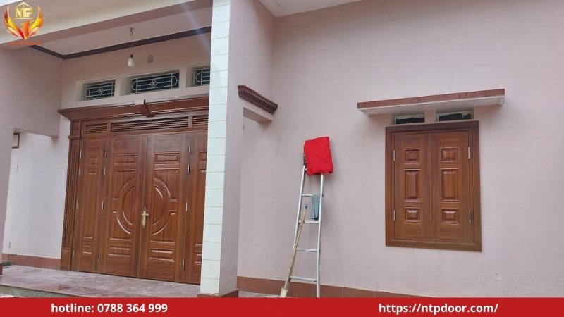 Hoàn thiện cửa thép vân gỗ 4 cánh và cửa sổ cho anh Khôi - Bắc Giang 7 Hoàn thiện lắp đặt cửa thép vân gỗ cho nhà anh Khôi