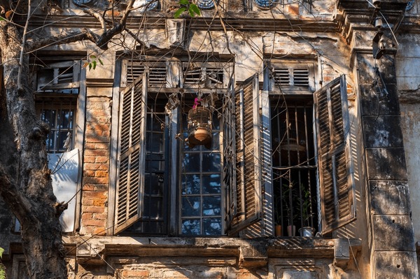 Hướng Dẫn Lựa Chọn Cửa Thép Vân Gỗ Cho Nhà Phố Bắc Ninh 5 old house hang bac street 600nw 2568304517