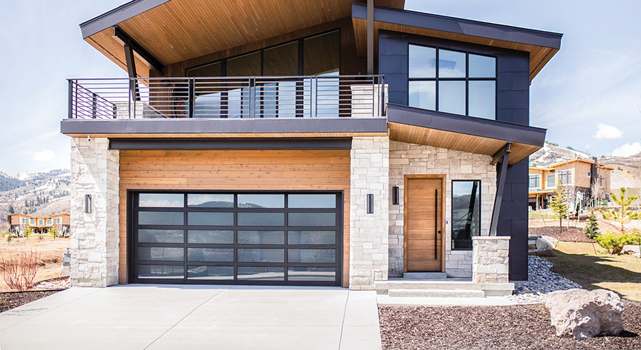 So Sánh Ưu Nhược Điểm Cửa Nhôm Vân Gỗ Và Cửa Gỗ Tự Nhiên 2 modern aluminum model 521 black anodized frosted glass