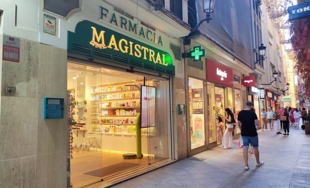 Farmacia física en España